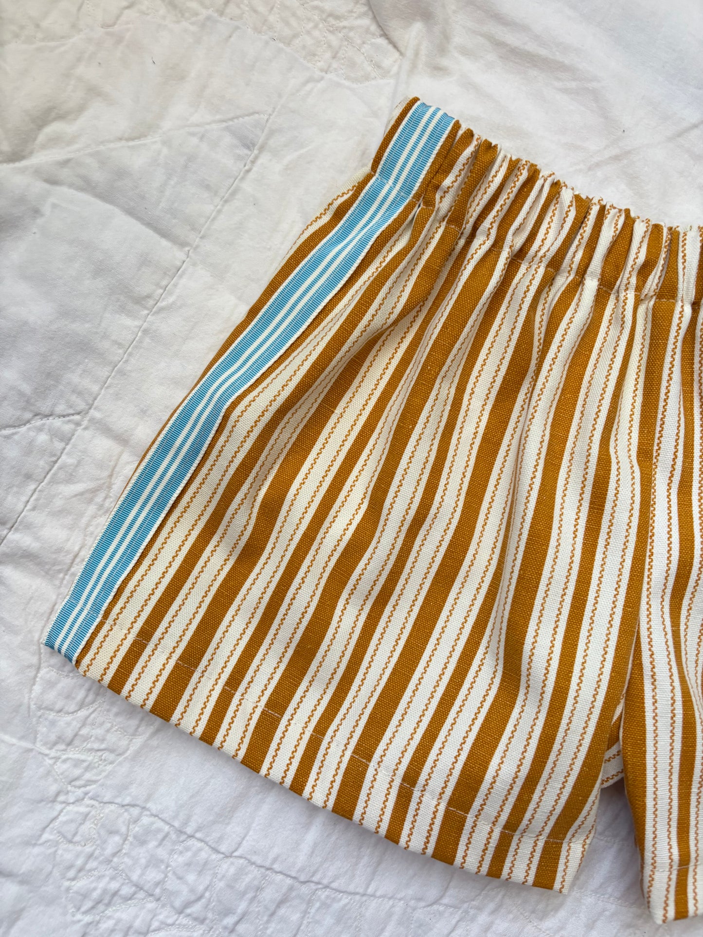 Golden stripe track shorts - 4Y