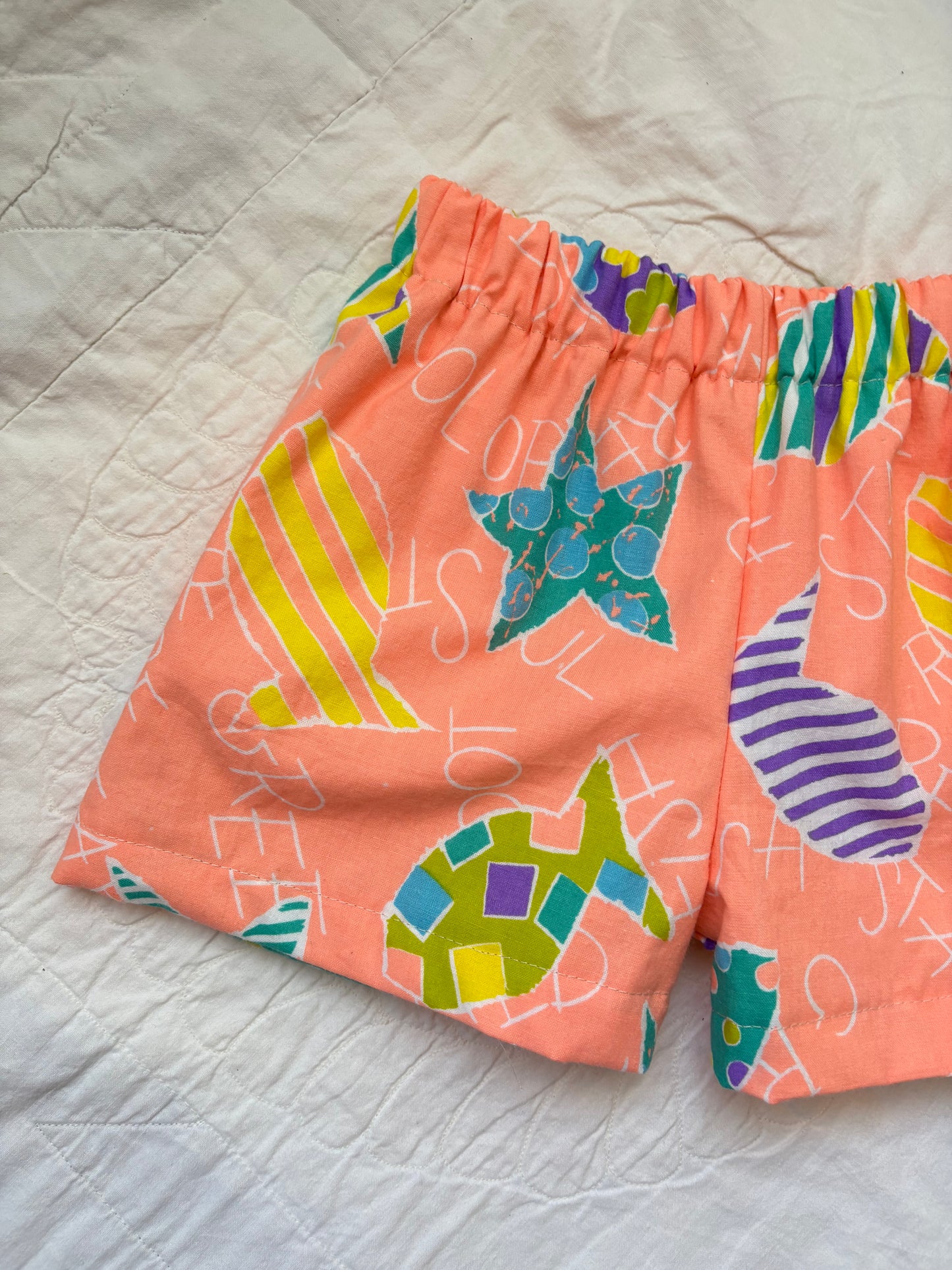 Neon fishies shorts - 3T