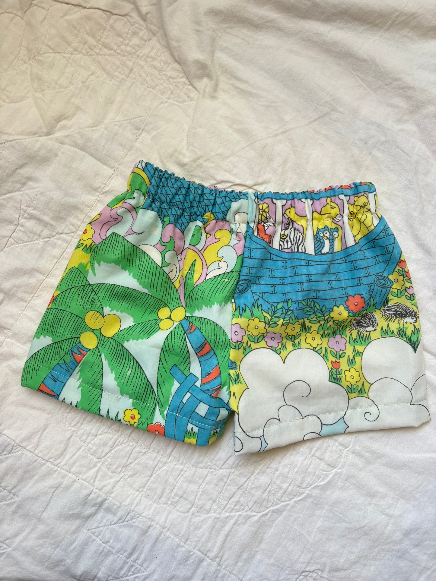 Groovy doodle shorts - 4Y