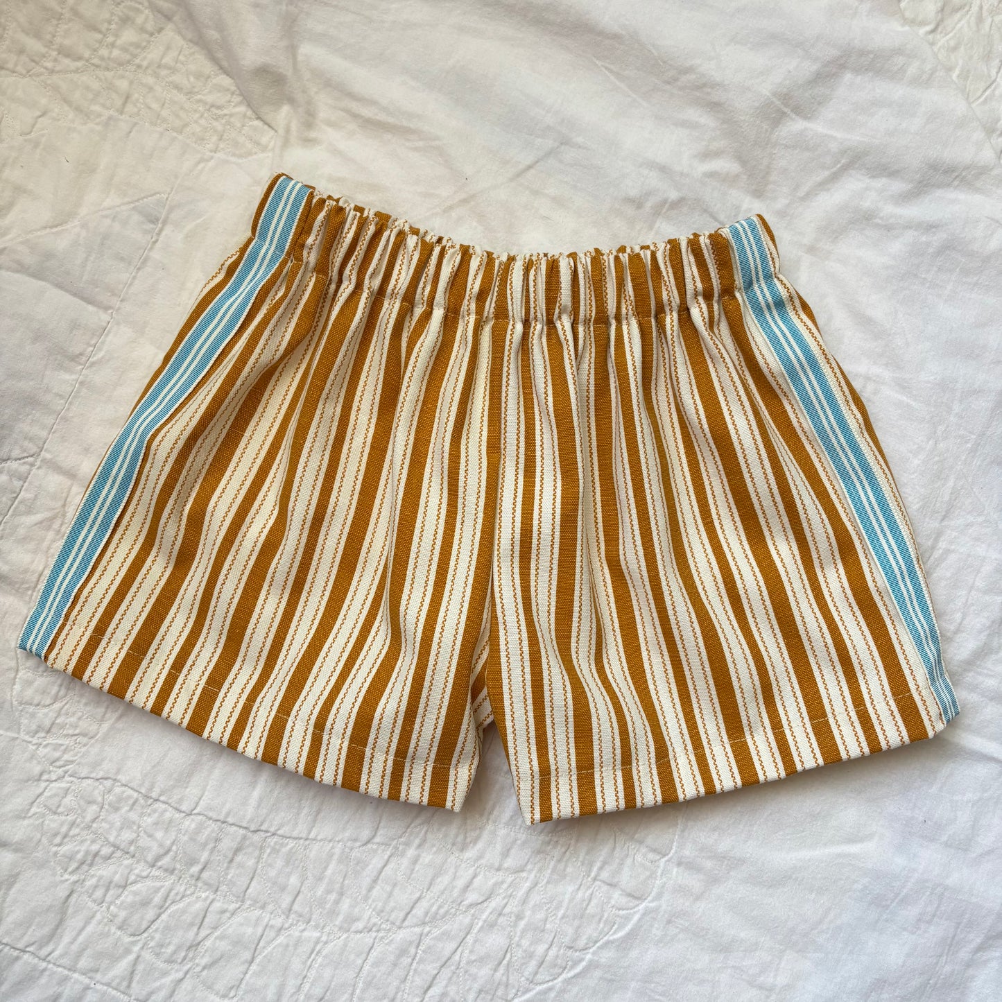 Golden stripe track shorts - 4Y