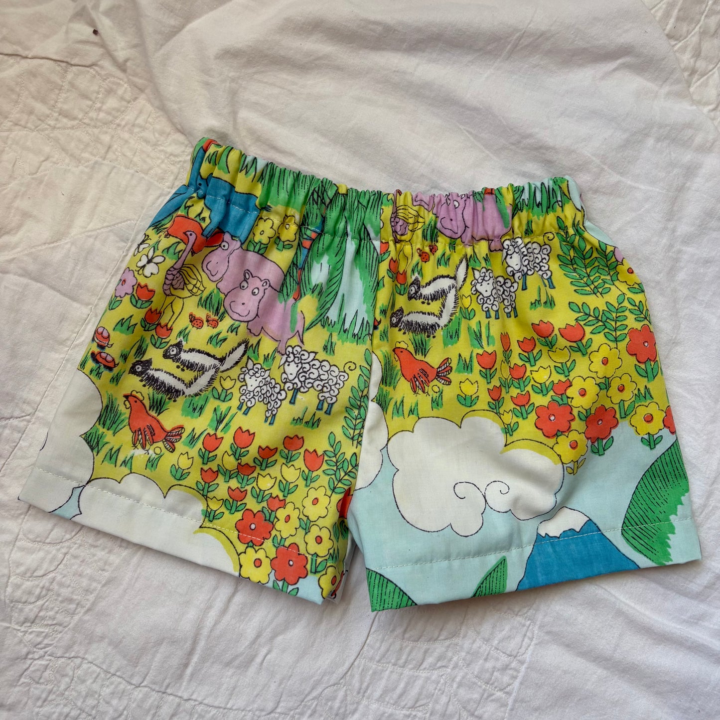 Groovy doodle shorts - 4Y