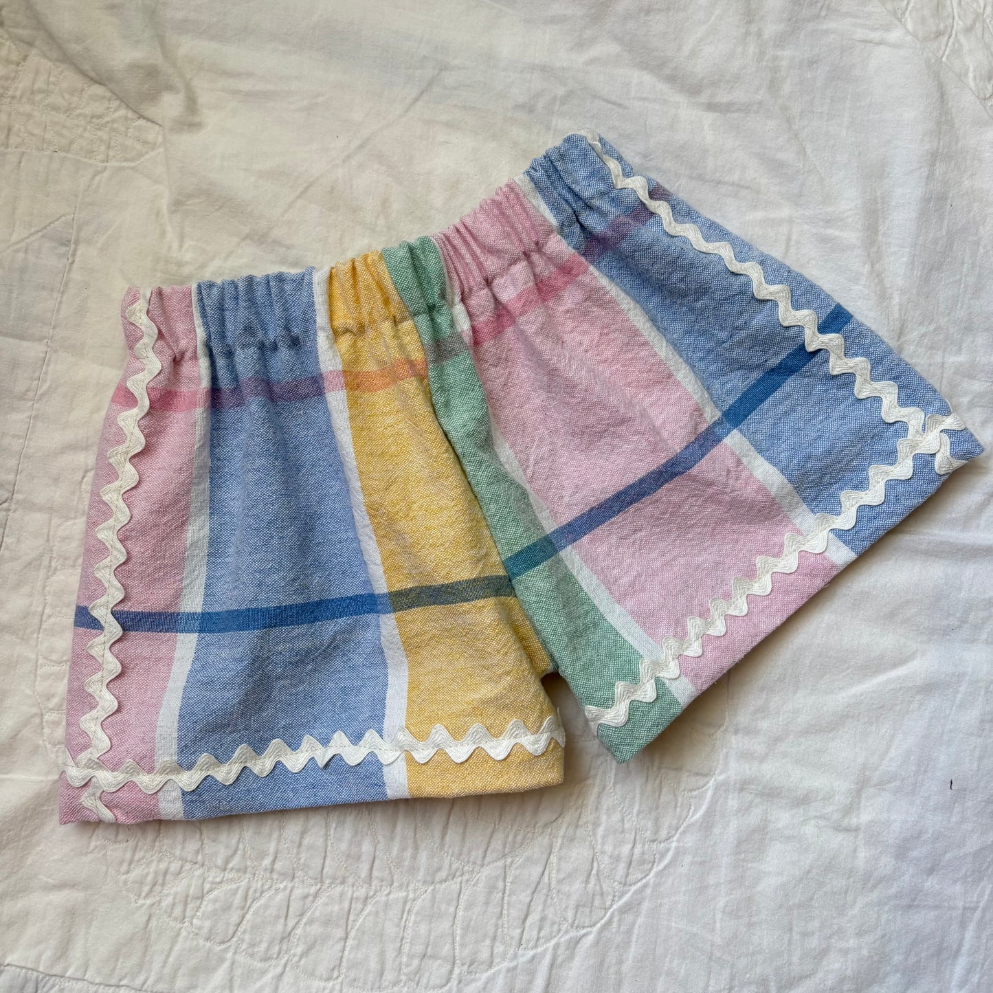 Pastel plaid ric rac picnic shorts - 5Y
