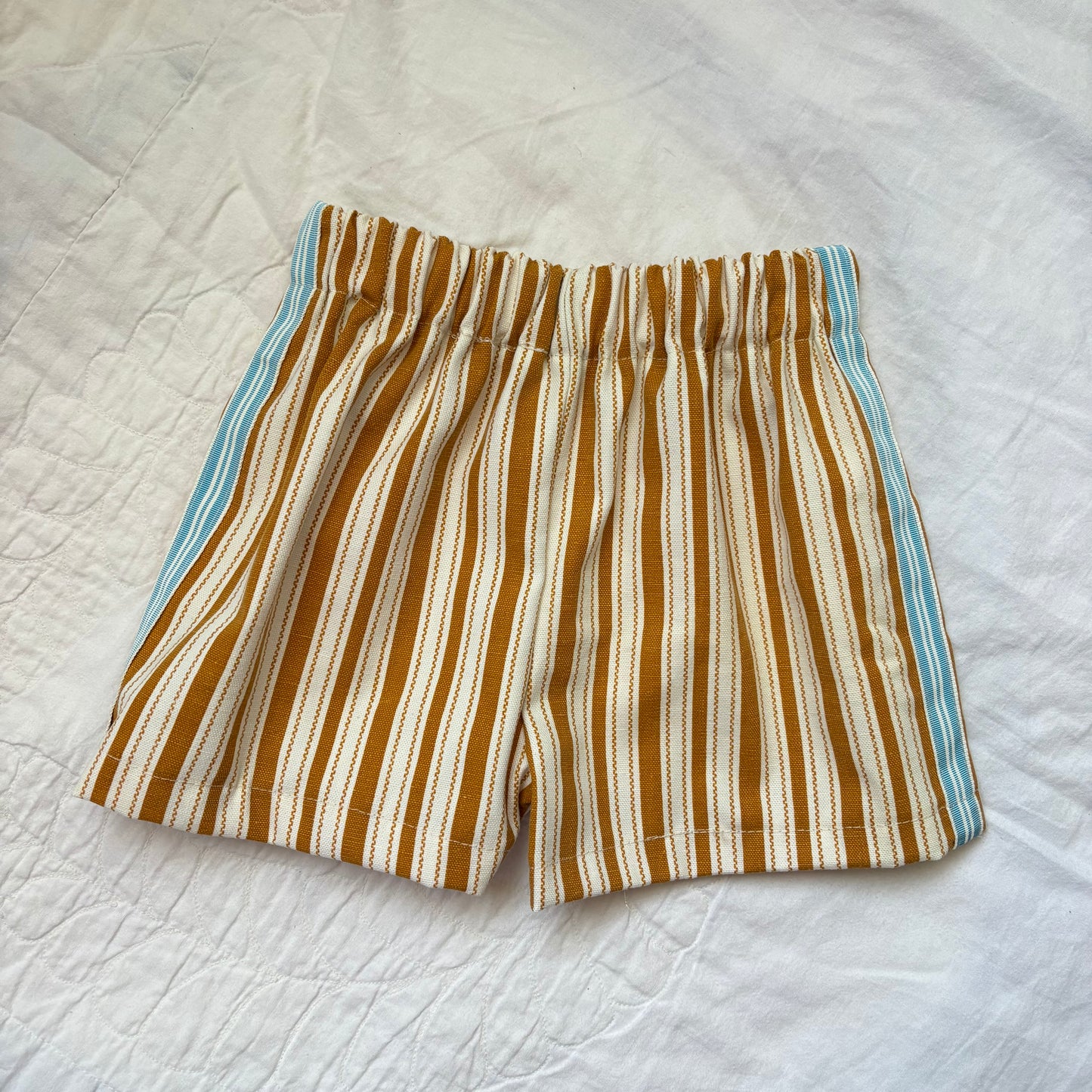 Golden stripe track shorts - 2T