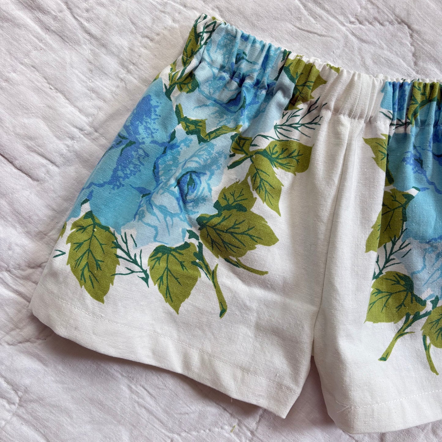Blue floral shorts - 4Y