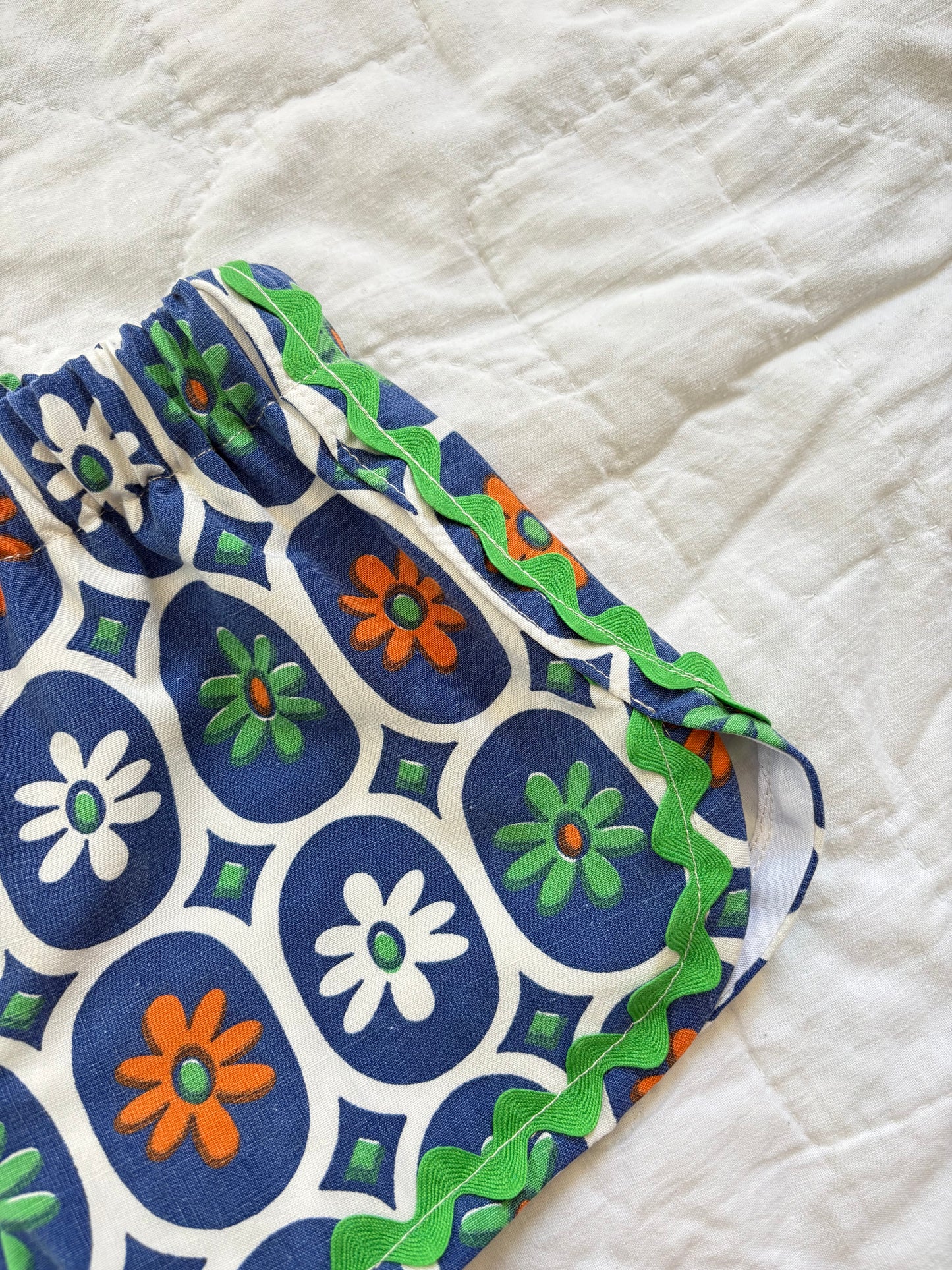 Mod floral track shorts - 2T
