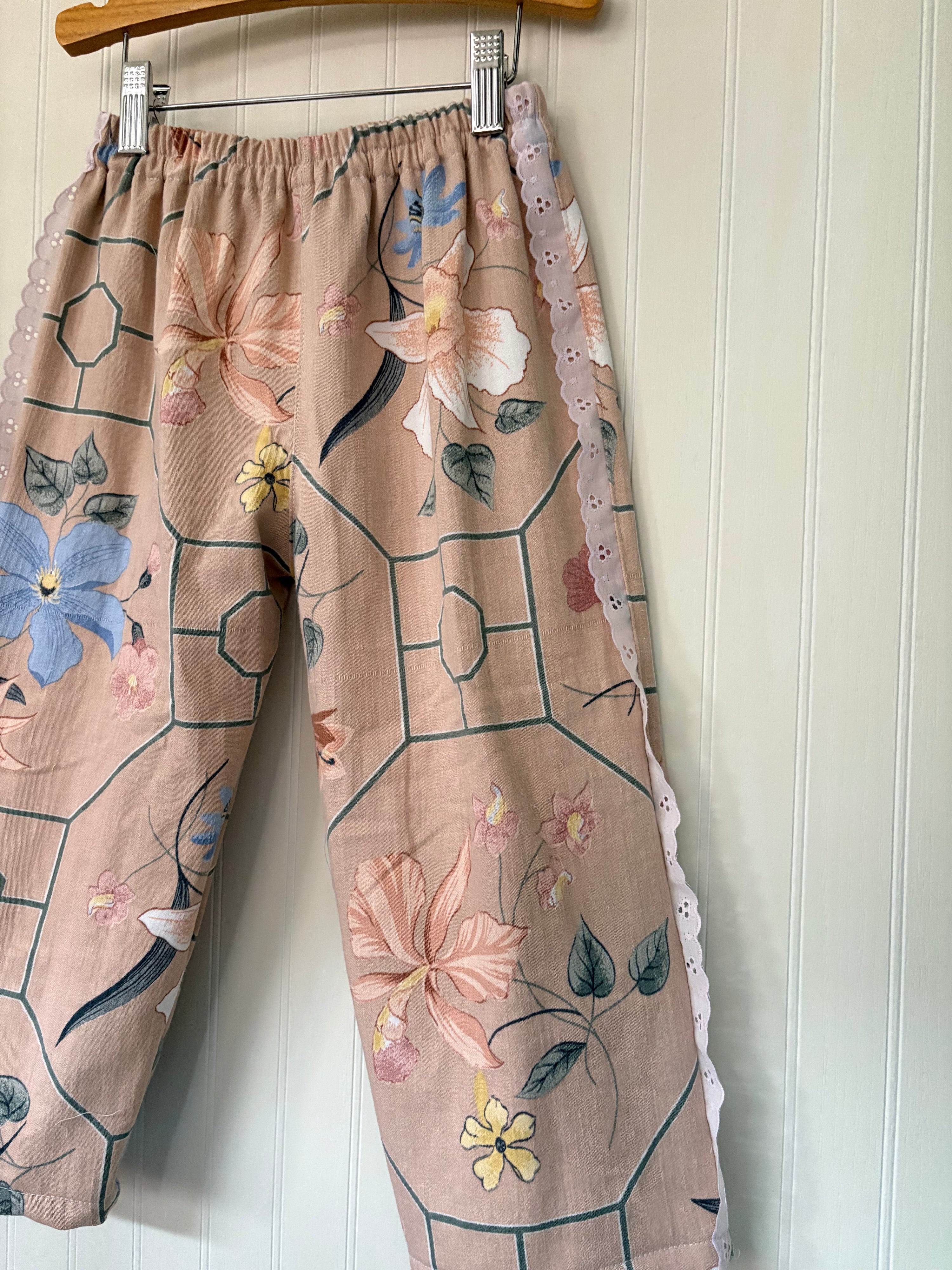 Spring floral eyelet pants - 4Y