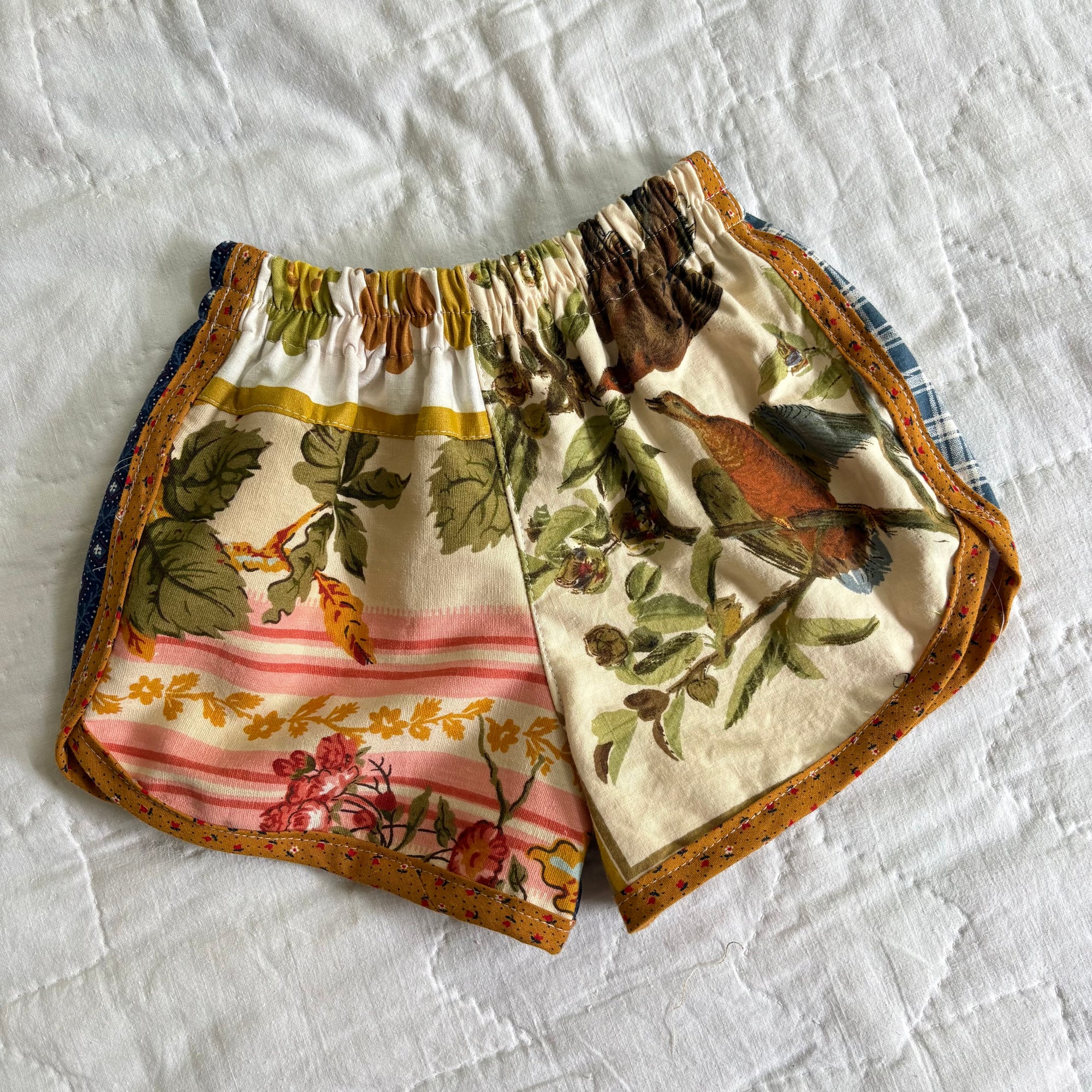 Wildlife track shorts - 3T