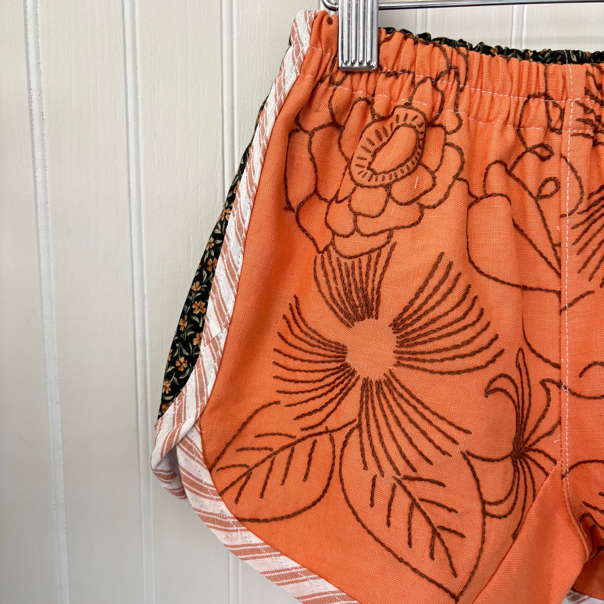 Embroidered track shorts - 4Y