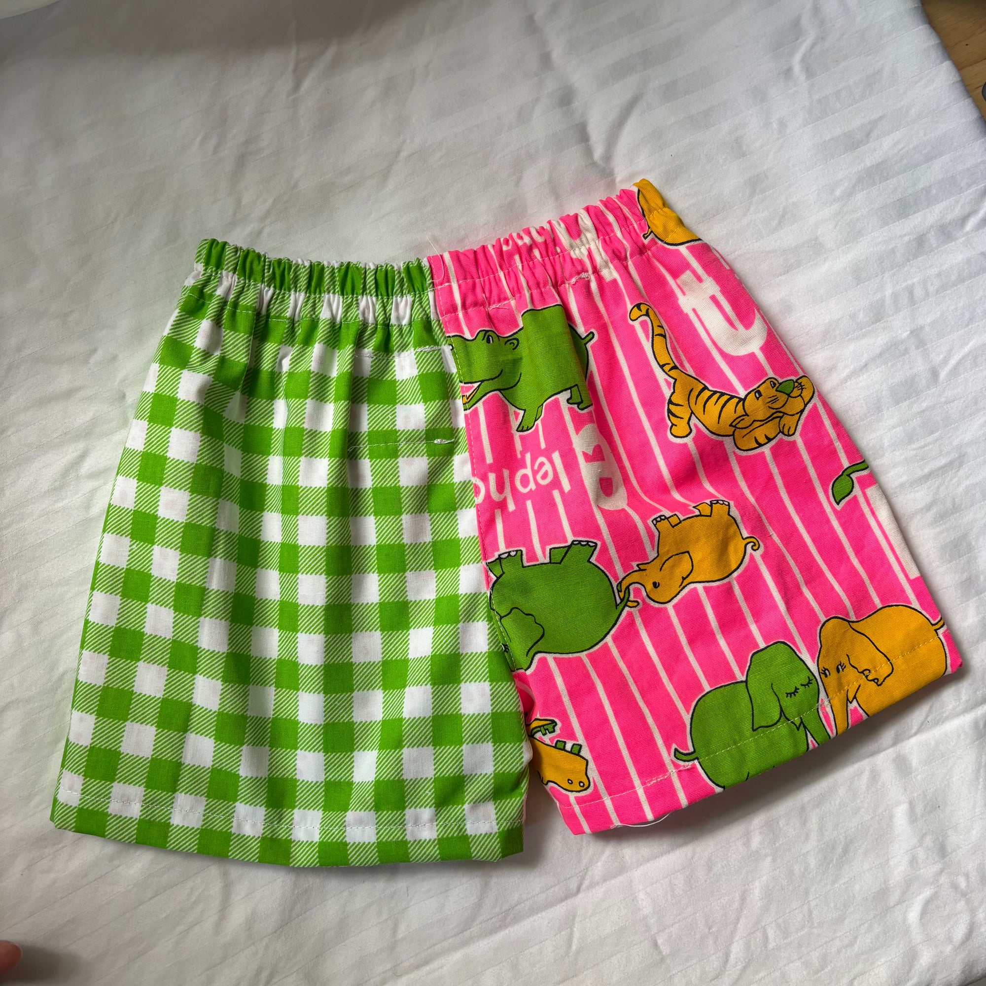 Neon animals mix print shorts - 3T