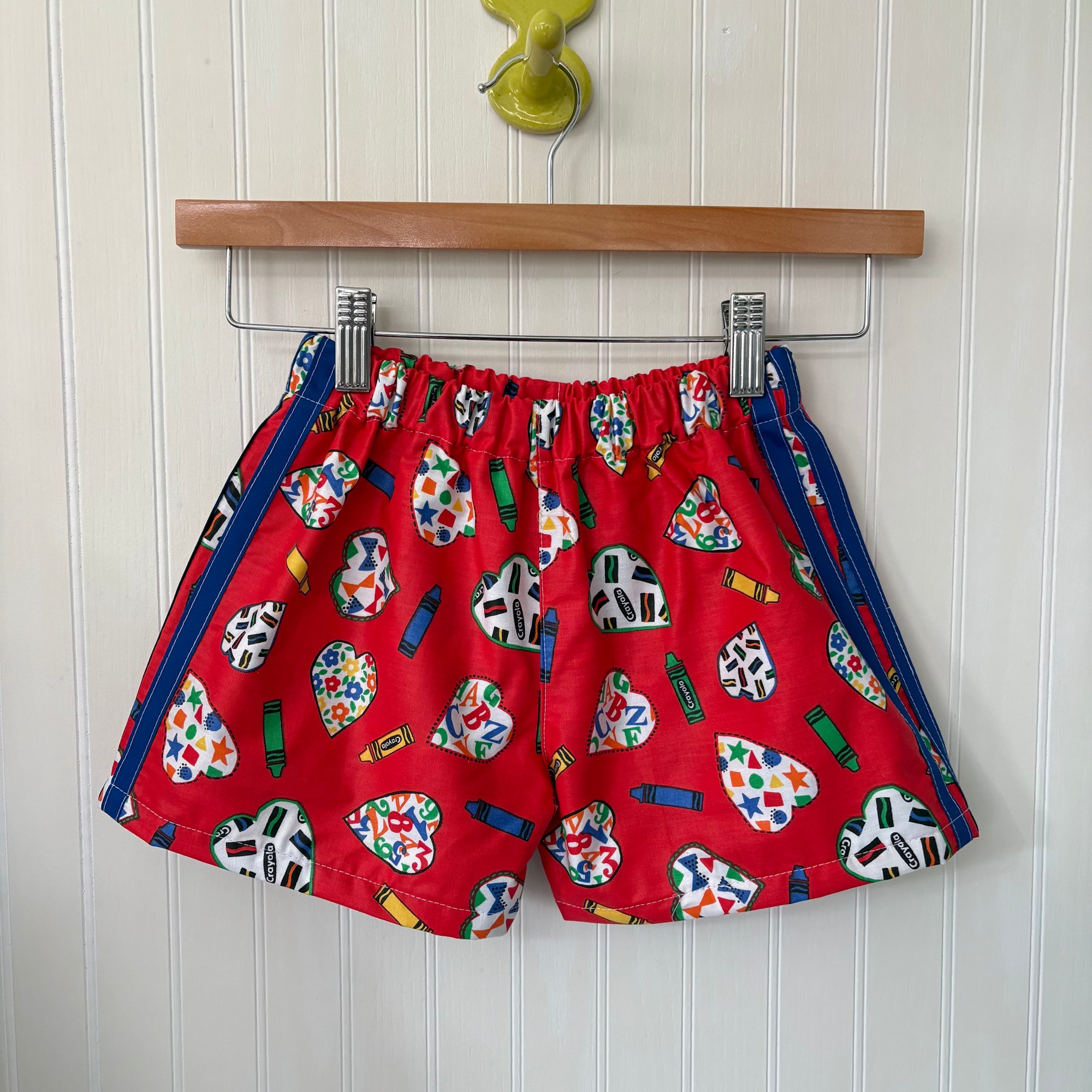 Crayon track stripe shorts