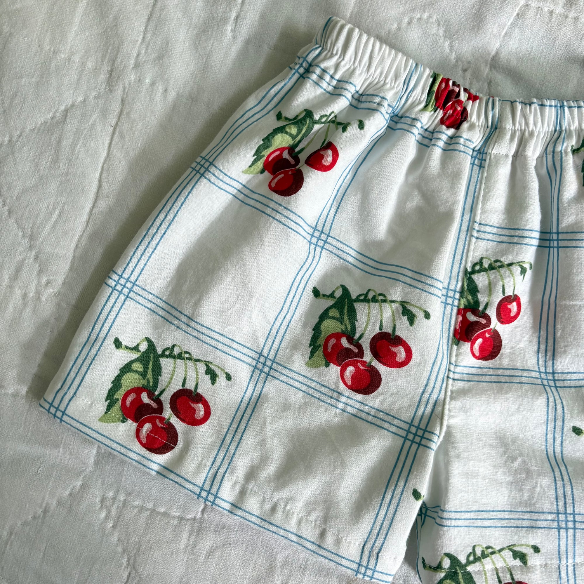 Cherry shorts - 3T