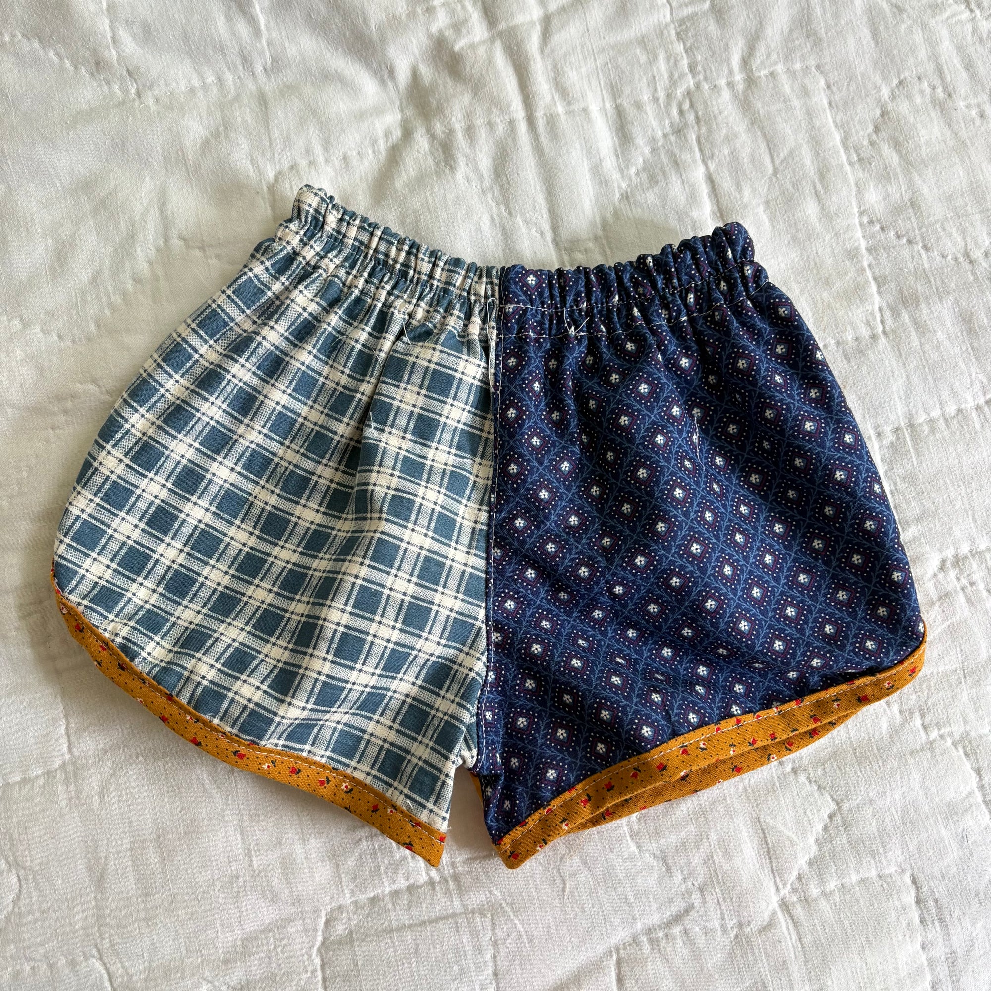 Wildlife track shorts - 3T