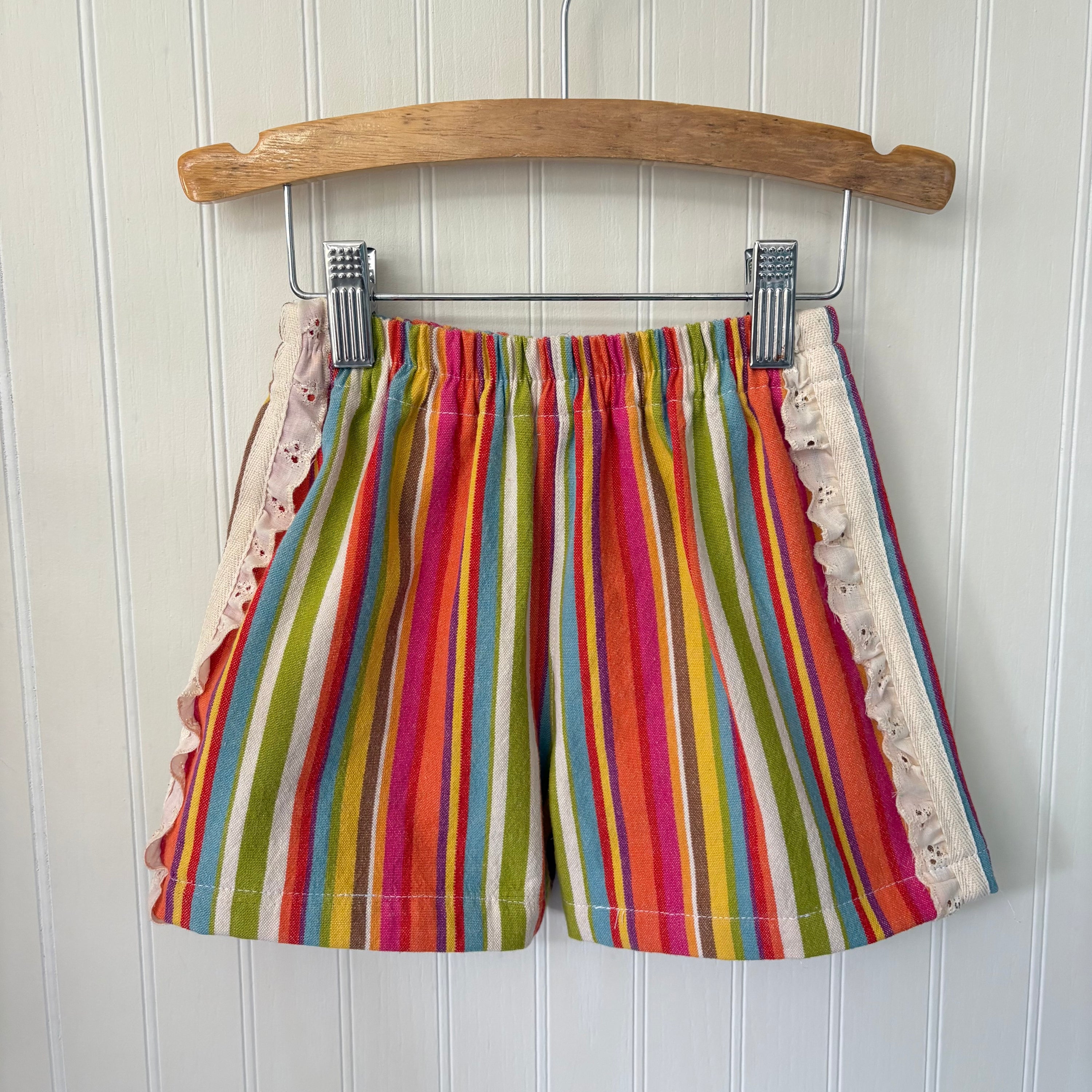 Rainbow ruffle shorts - 3T