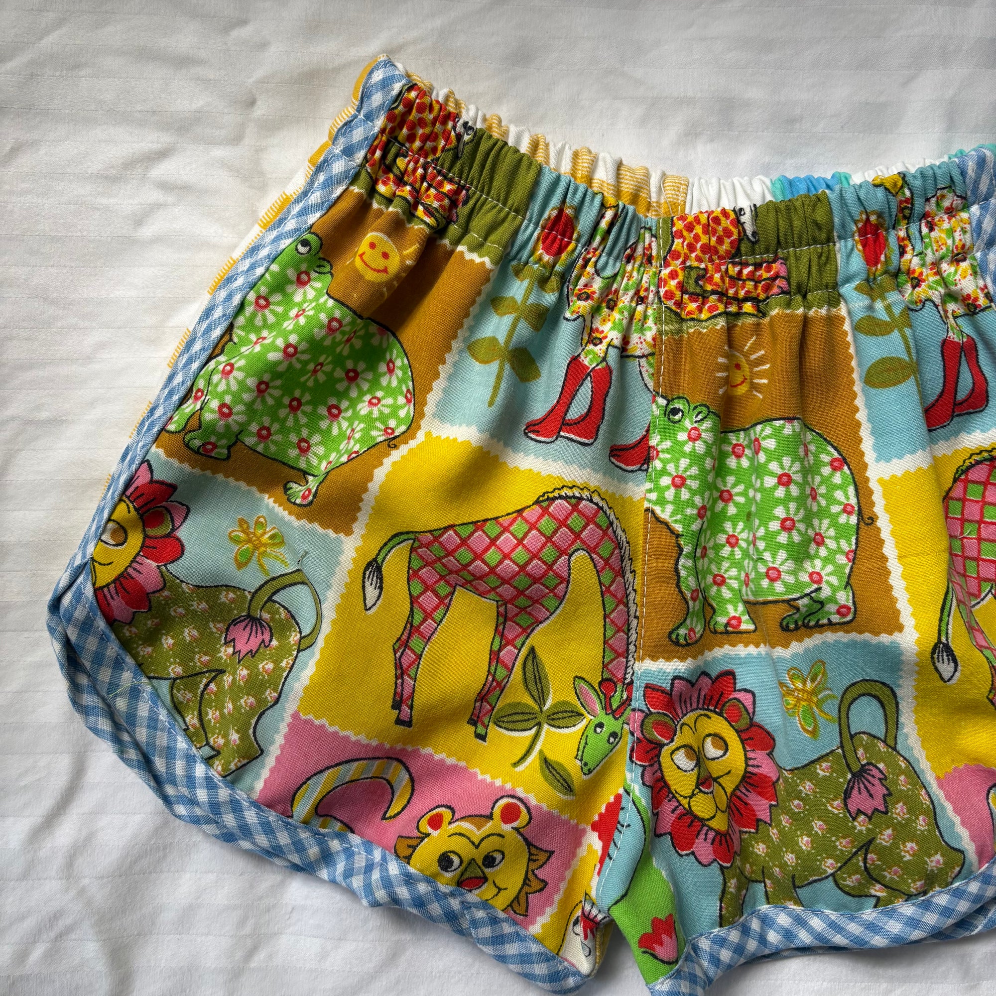Zoo animals track shorts - 2T