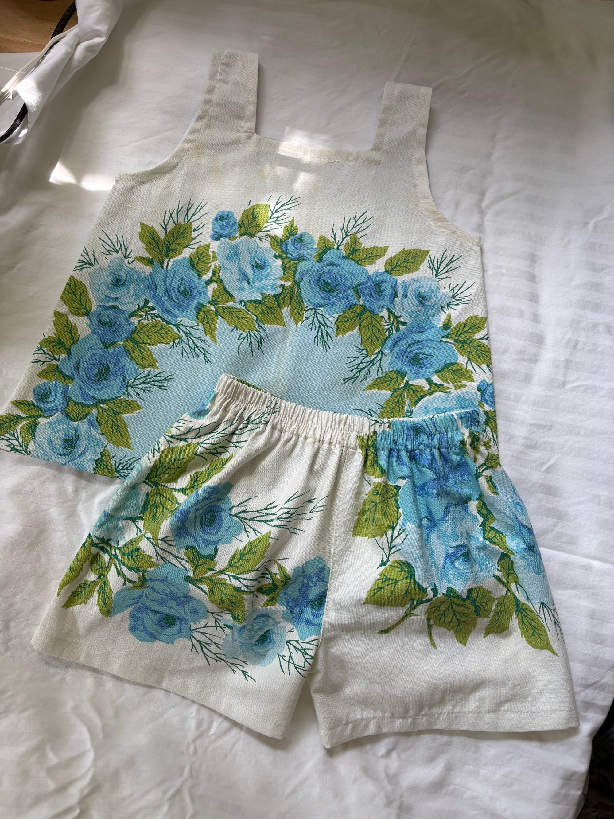 Floral tablecloth set - 4/5 *read!*