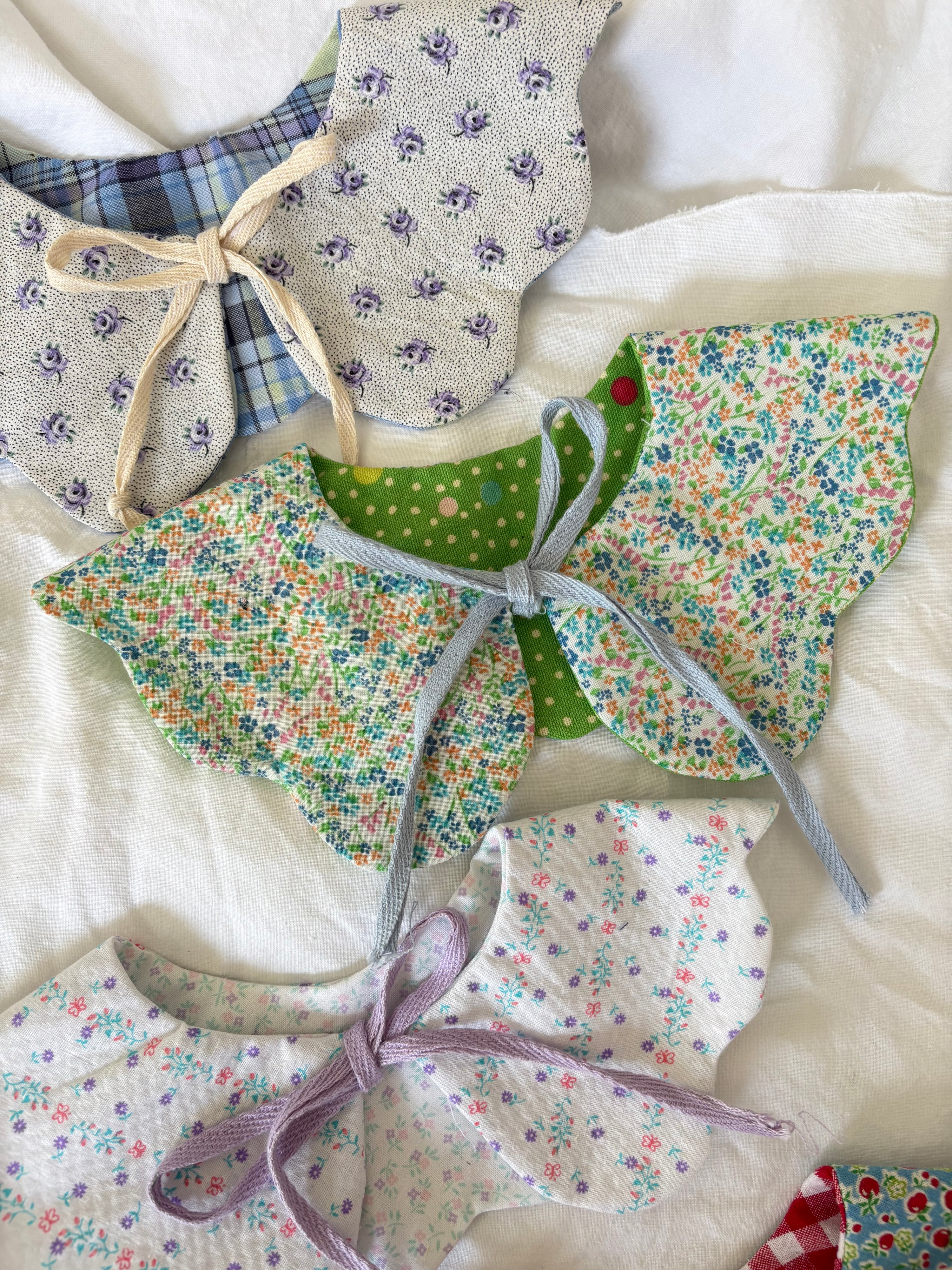 Petal pop collars