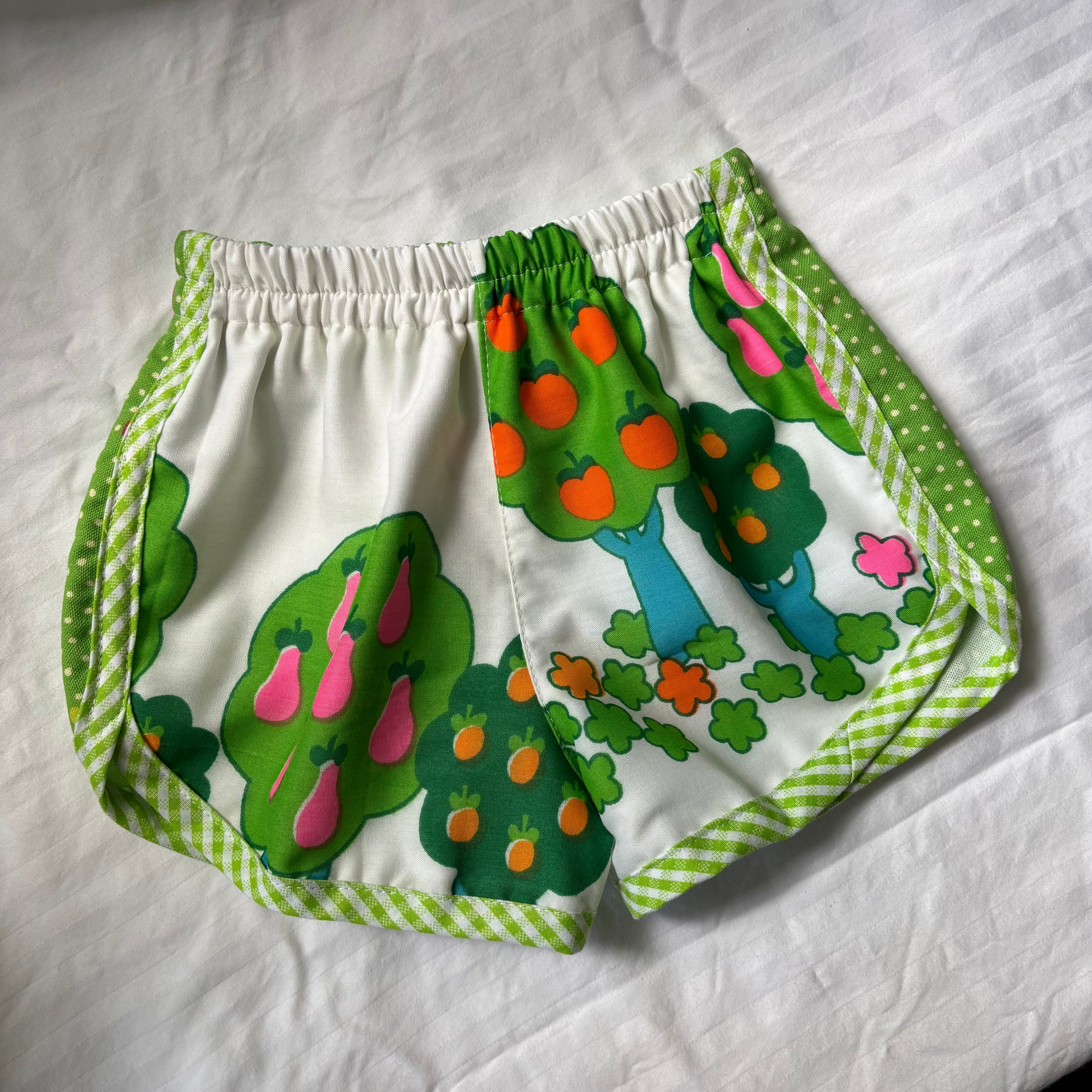 Groovy tree track shorts - 3T