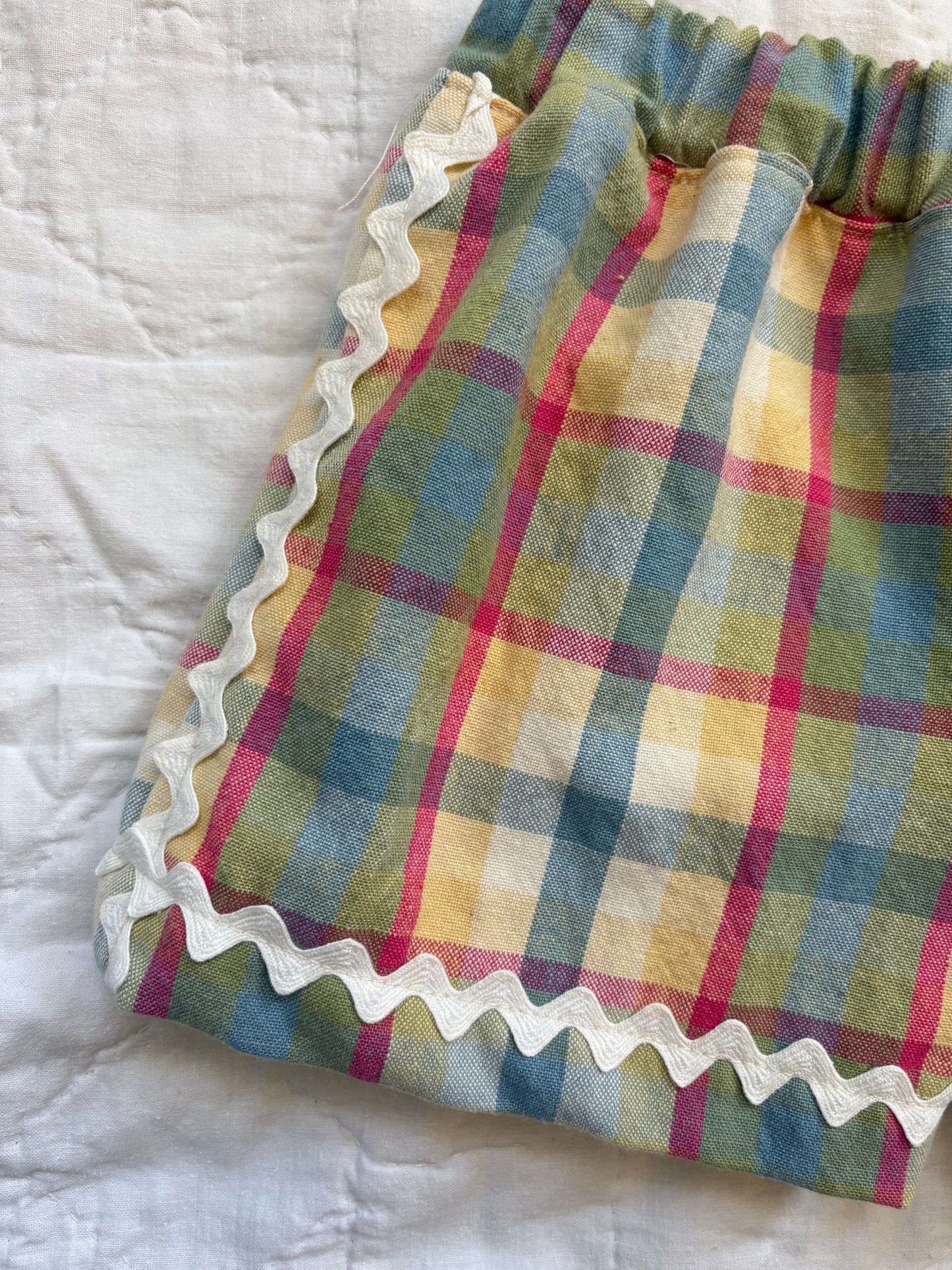 Green plaid picnic shorts - 3T