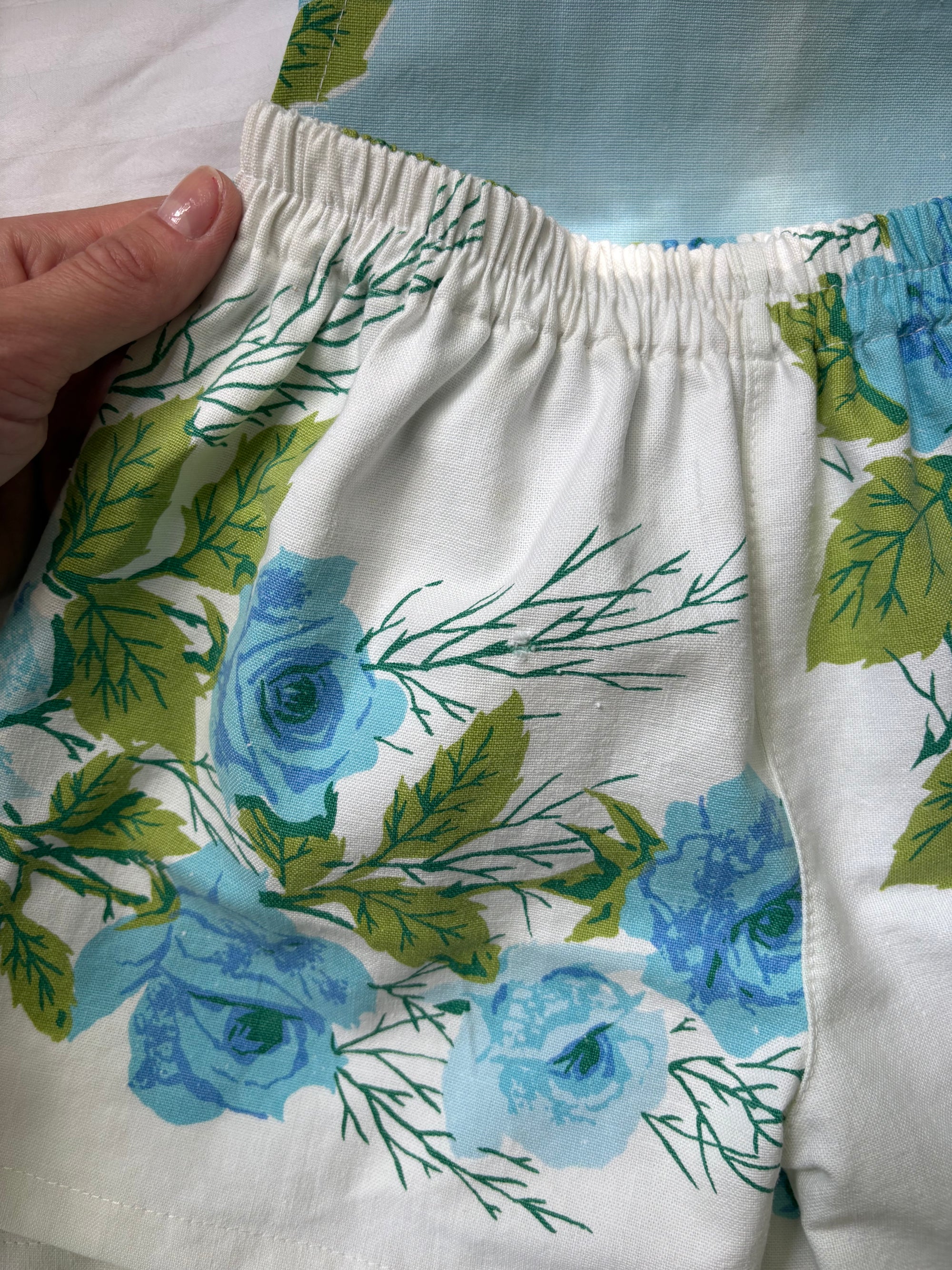 Floral tablecloth set - 4/5 *read!*