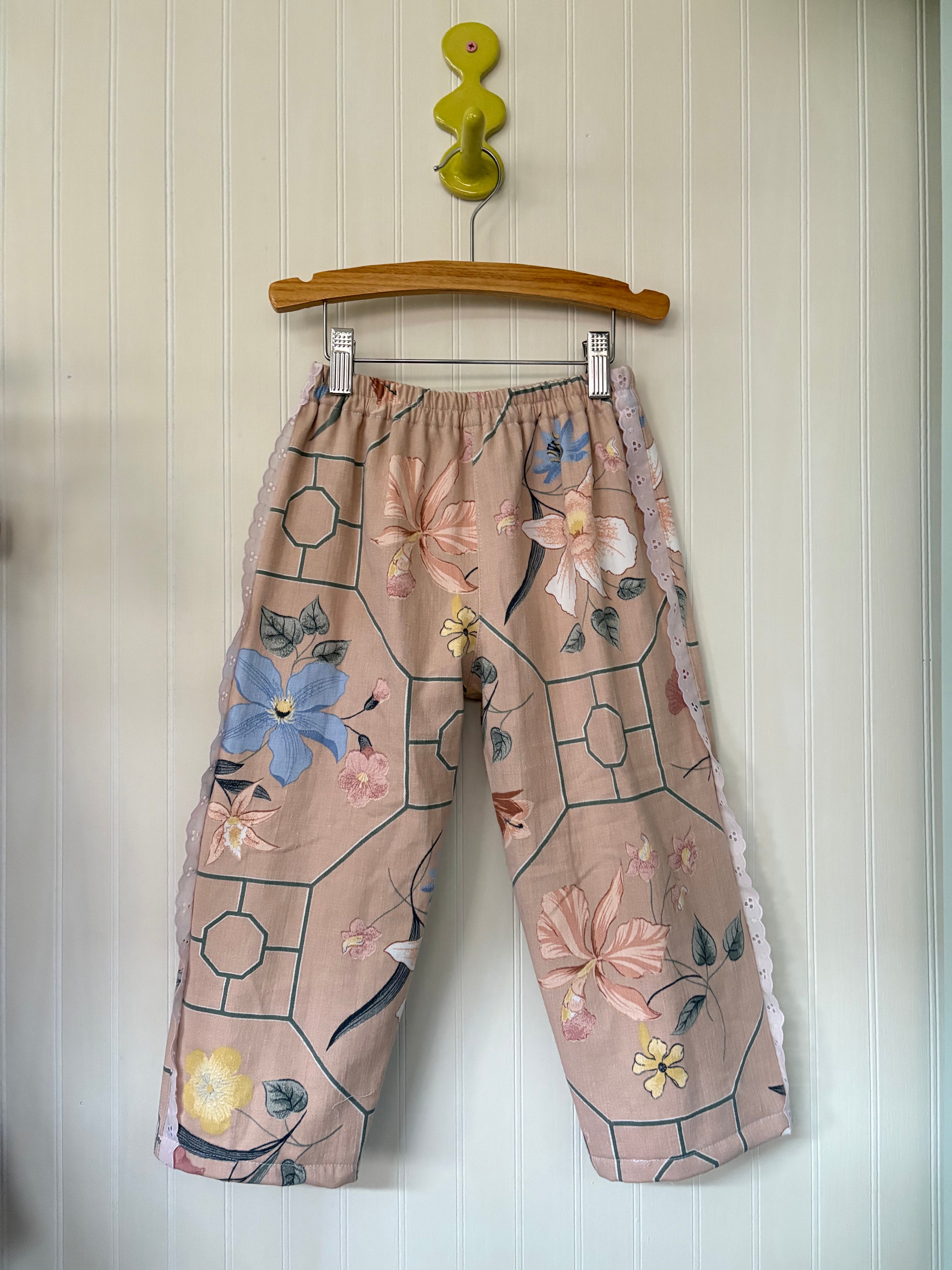 Spring floral eyelet pants - 4Y