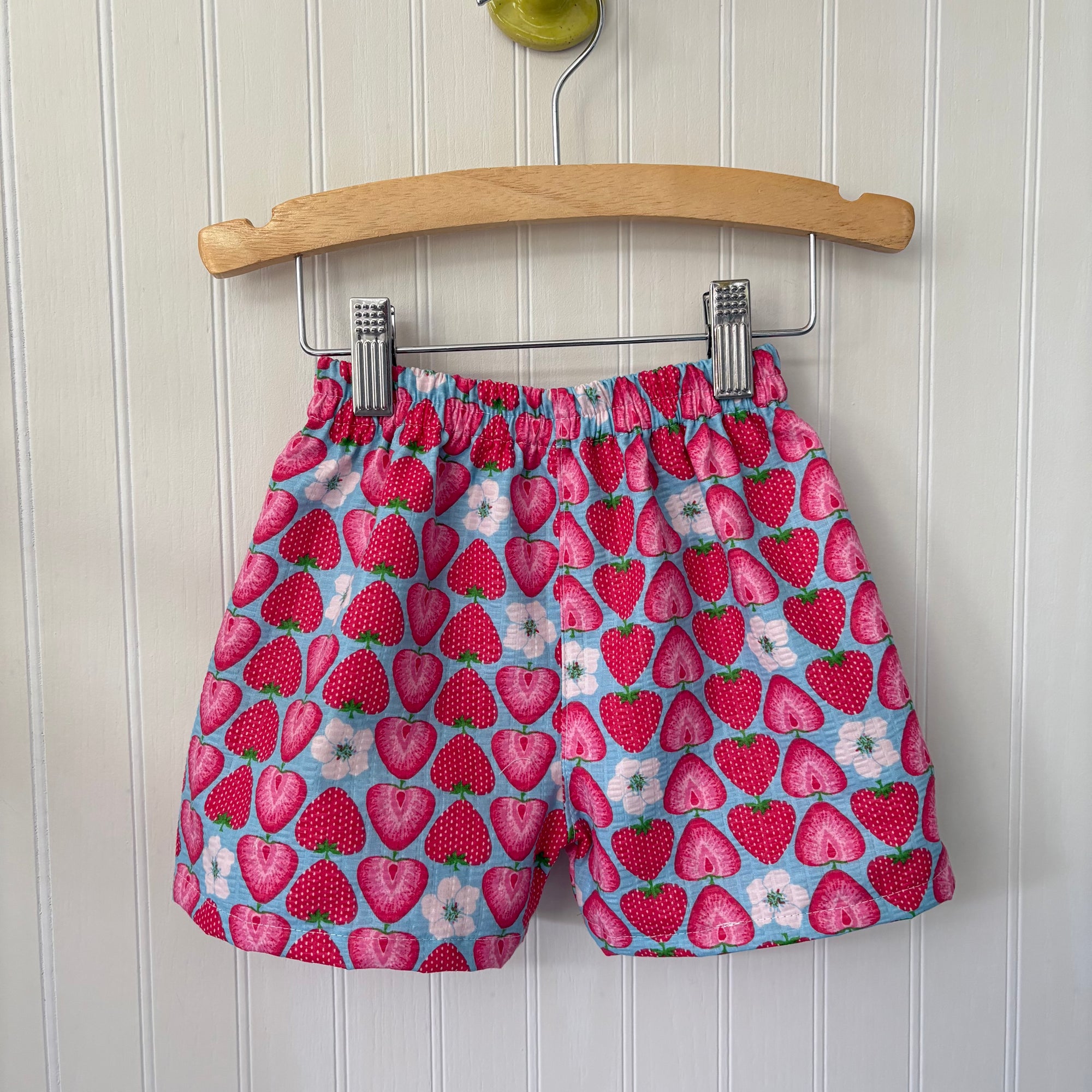 Strawberry shorts - 2T
