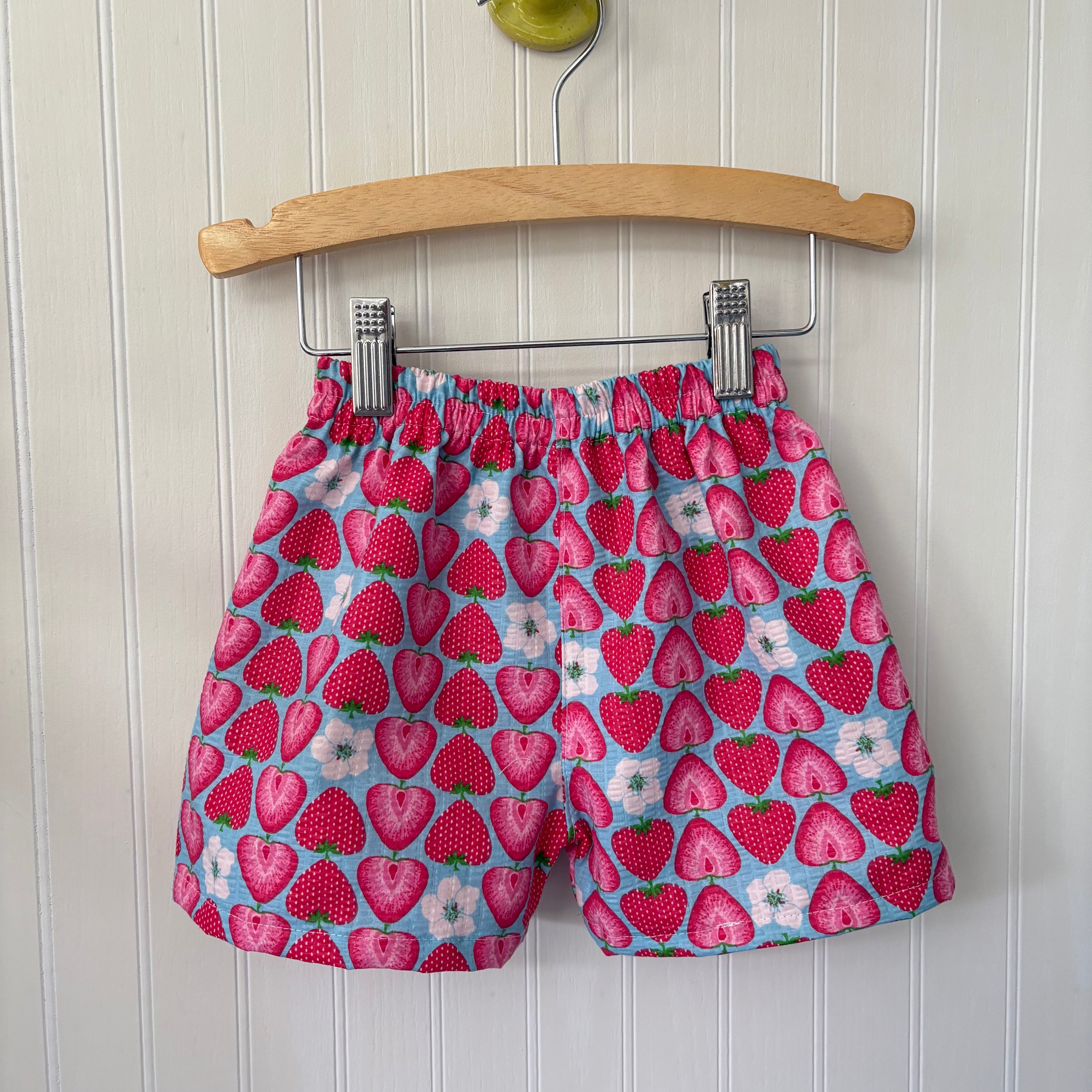 Strawberry shorts - 2T