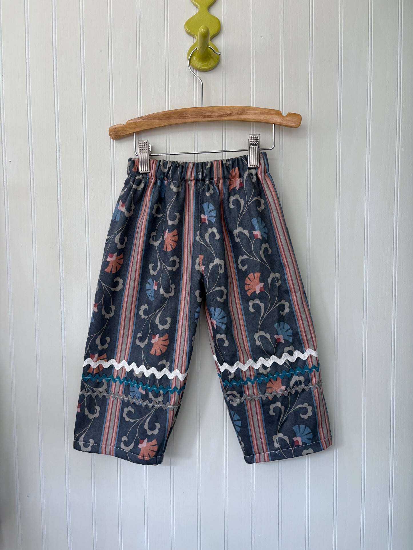 Ric rac floral pants - 2T
