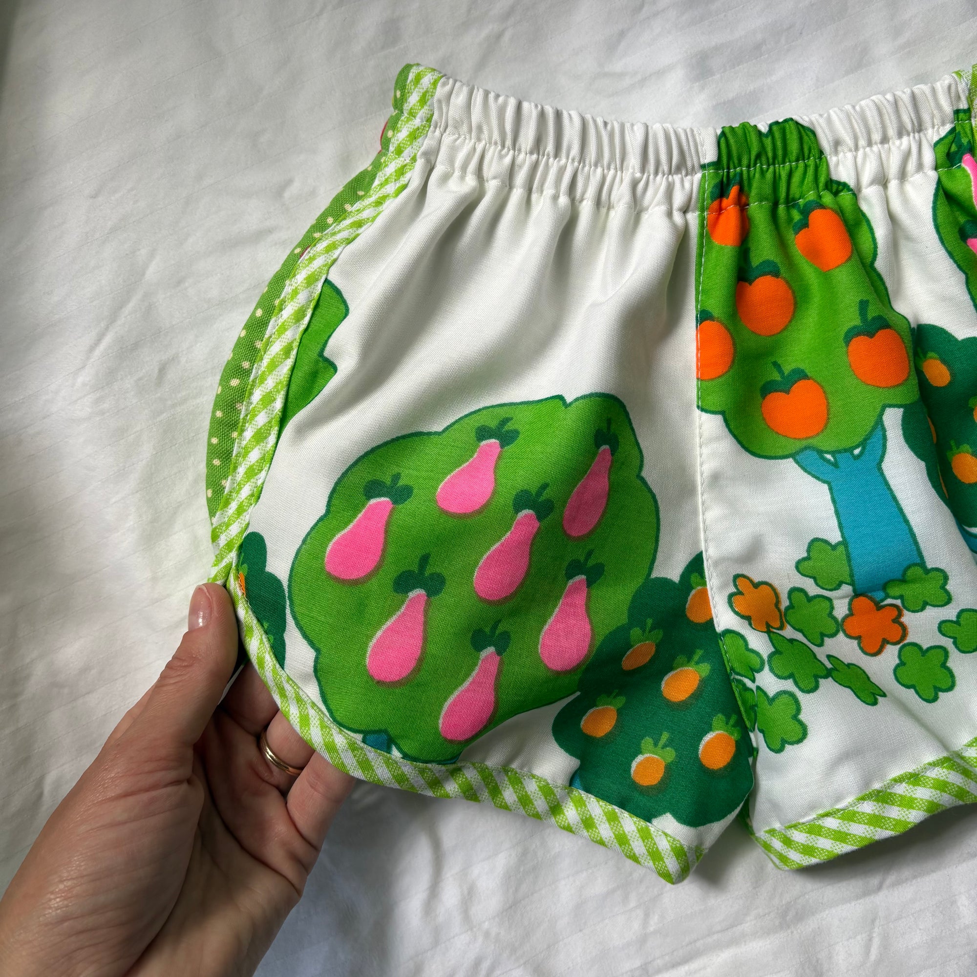 Groovy tree track shorts - 3T